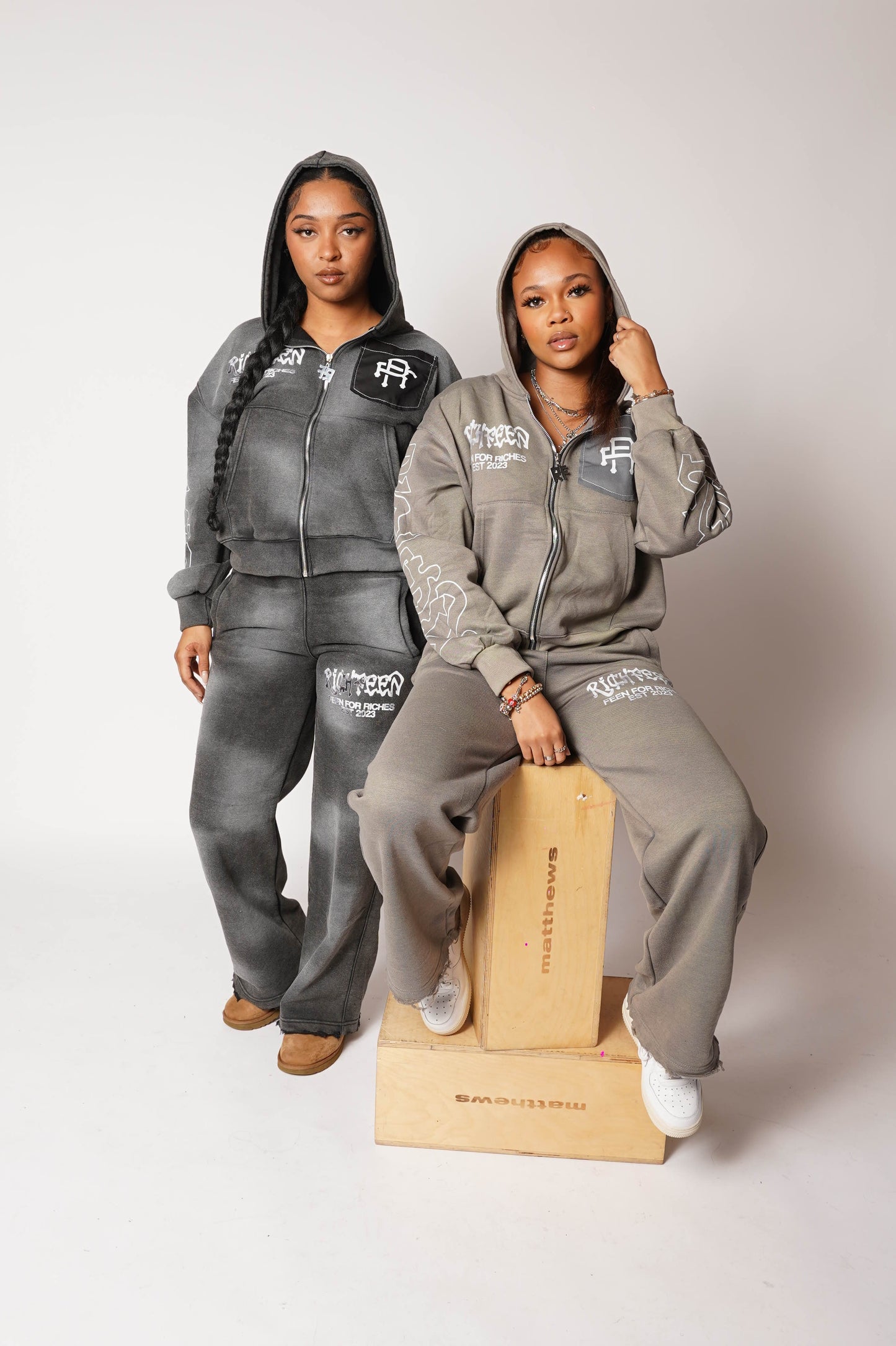 " LIFESTYLE  GRAY SWEATSUIT "